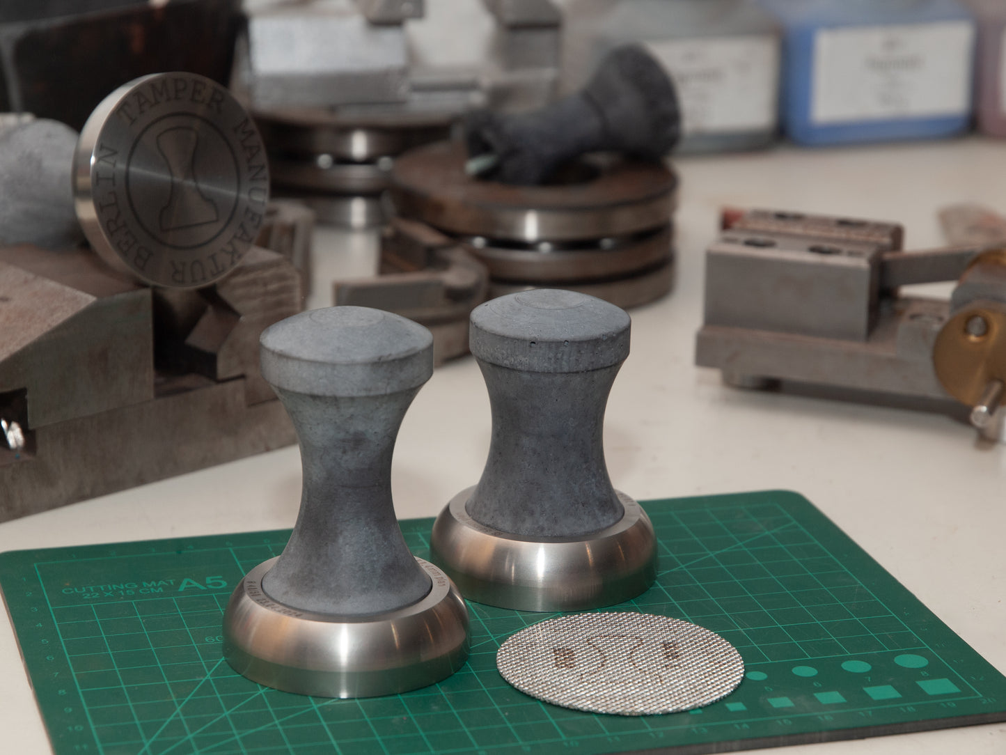 Handgefertigter Espresso-Tamper mit Betongriff – Personalisiert